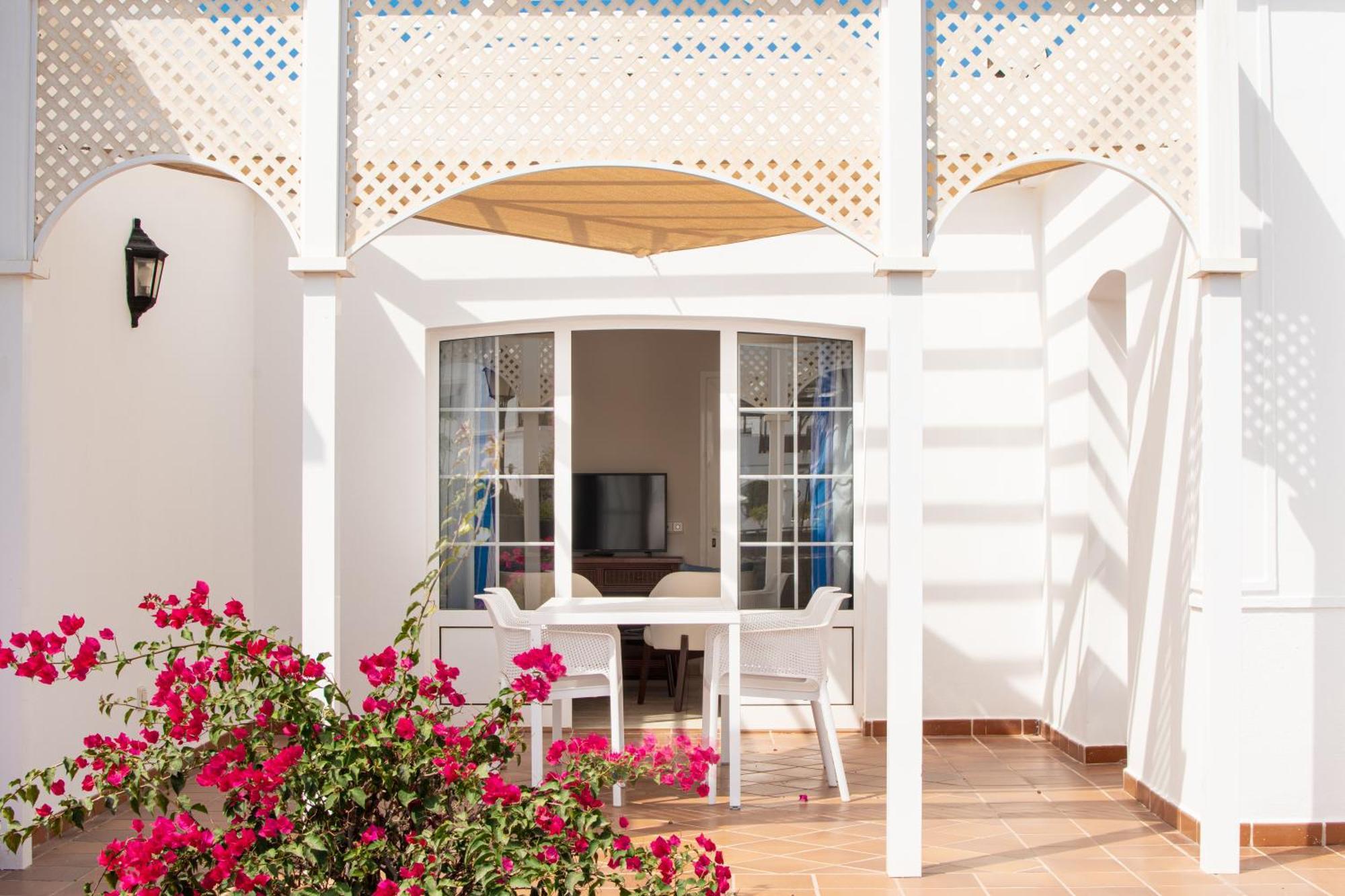Apartamentos Livvo Coloradamar 플라야블랑카 외부 사진